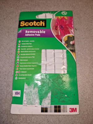 1 Packung Scotch abnehmbare Klebepads. 84 Pads
