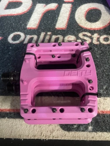 Deity Deftrap Pedal - Pink - 9/16” Standard MTB/Road/Cruiser