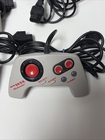 LOT OF 3 NES OEM Controllers, 1 Zapper, & 1 NES Max Controller