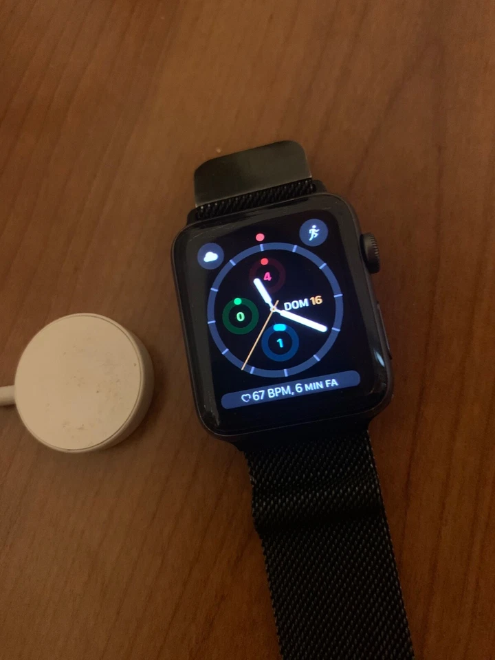 Apple Watch Series 3 con Cinturino originale  - Immagine 2 di 4