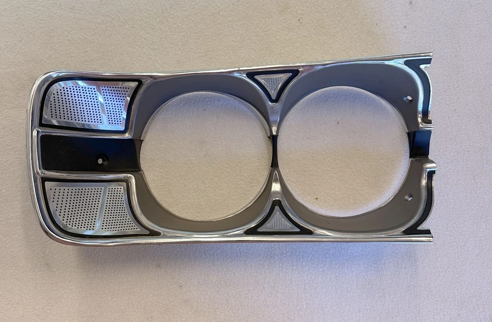 Новый из старых запасов MoPar 1971 Plymouth Fury I II ободок фары со стороны пассажира правая сторона 71 - Изображение 4 из 4