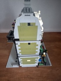 LEGO Creator Expert Parisian Restaurant 10243 Modular Buildings Set Minifigures