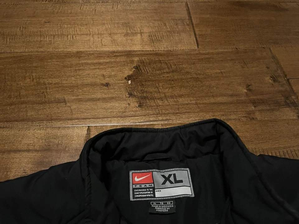 Abrigo chaqueta de invierno Y2K Iowa Hawkeyes Nike Team aislado acolchado - XLarge para hombre Foto 3 de 4