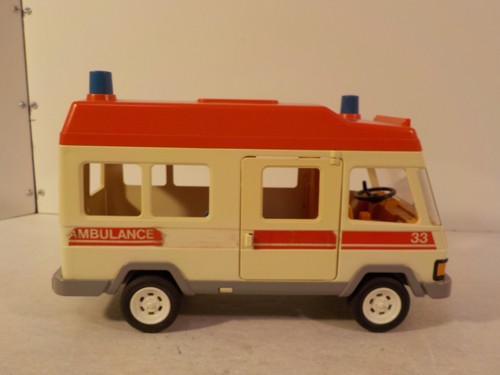 A126 Playmobil #3456 Ambulance (For Parts) Figures Vehicle & Accessories - Picture 6 of 12