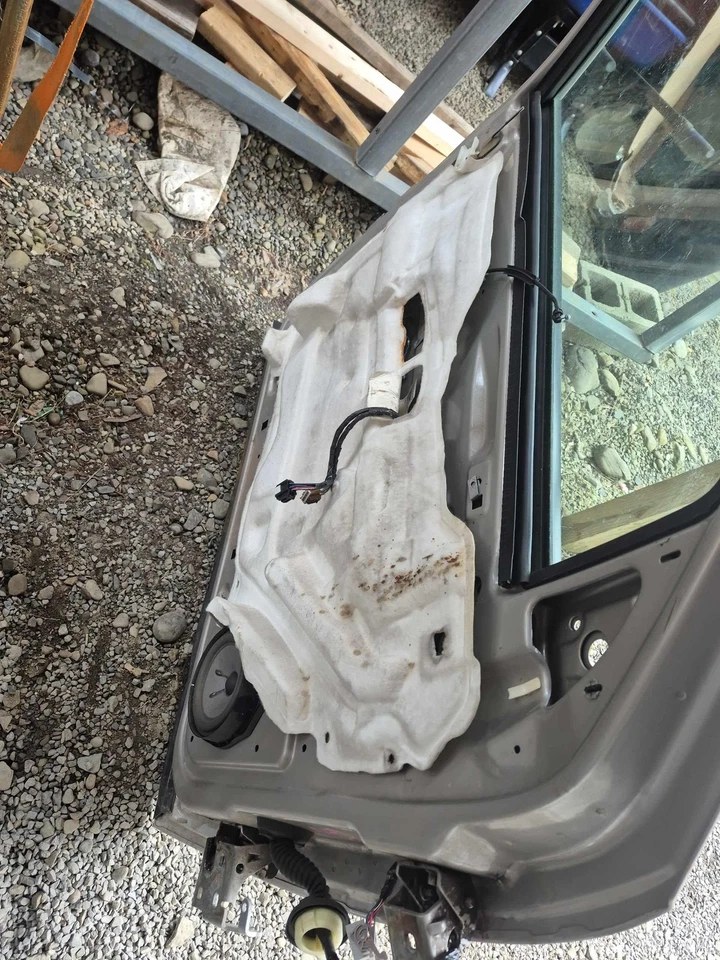 08 GMC YUKON XL 1500 Front Door Driver Leftsilver Birch Metallic59upaint Peel - Image 4 of 4