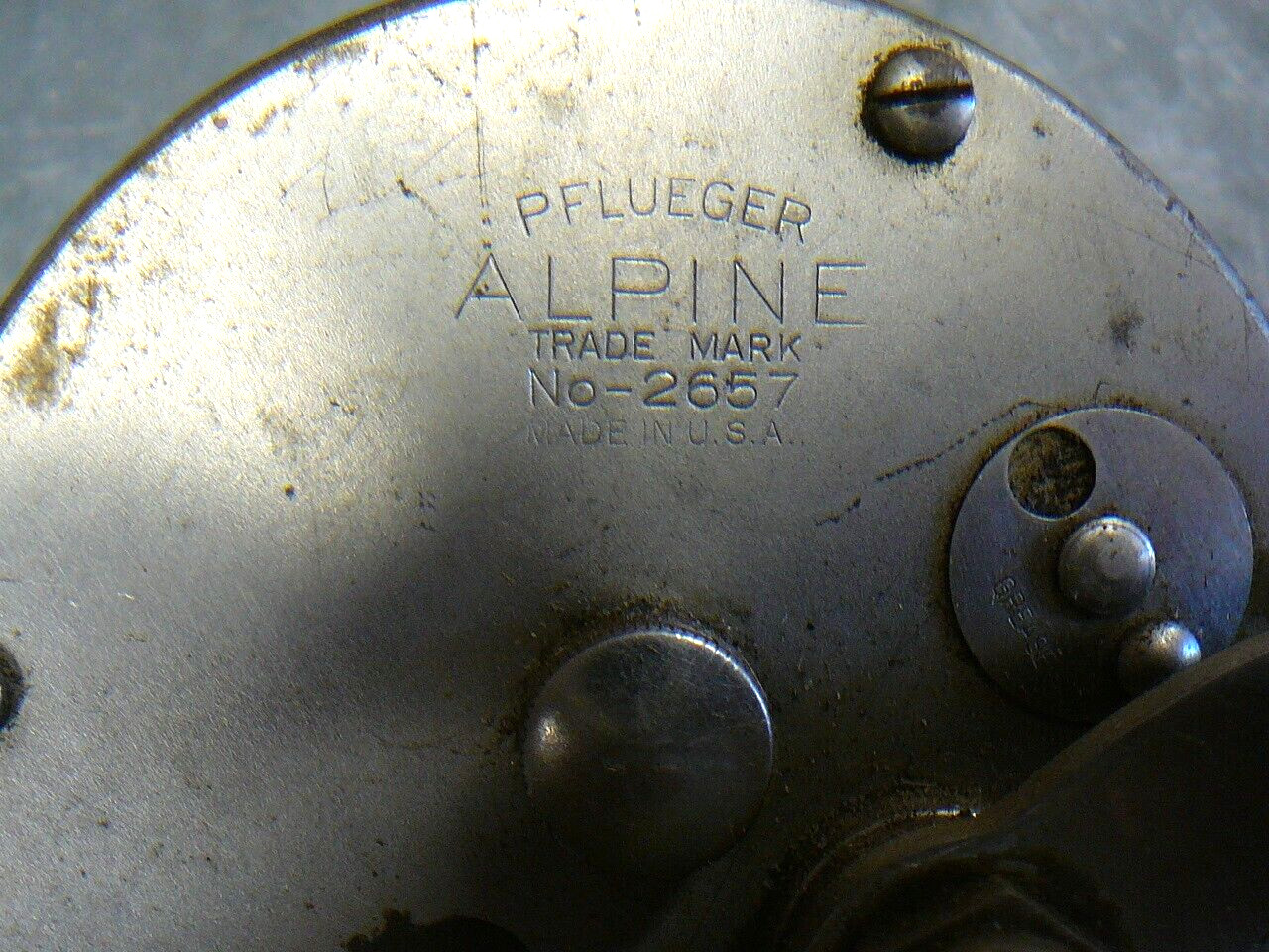 VINTAGE PFLUEGER Model 2657 ALPINE SALT or DEEP WATER LEVEL WIND FISHING REEL