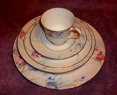 Mikasa Matisse fine bone china 5pc.place setting with rim soup NEW NEVER USED