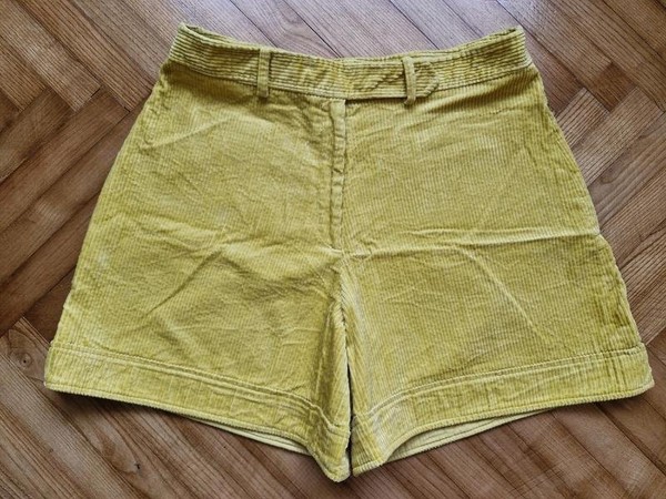 Women Oscar de la Renta Shorts Mustard Velvet 44 /