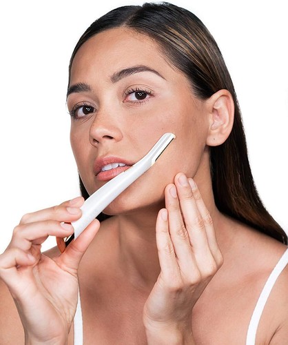 Finishing Touch Flawless Dermaplane Glo Lighted Facial Exfoliator & Hair Remover - Picture 8 of 9