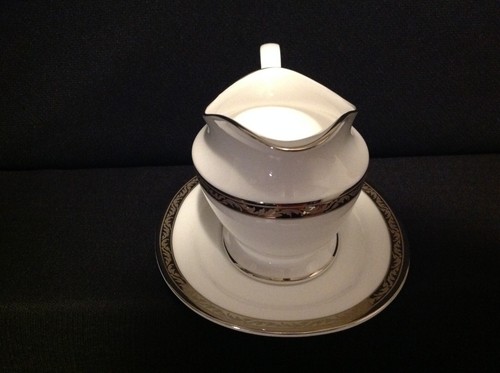 Lenox Landmark Platinum One (1) Gravy Boat & Unattached Underplate Classics Col. - Picture 5 of 23