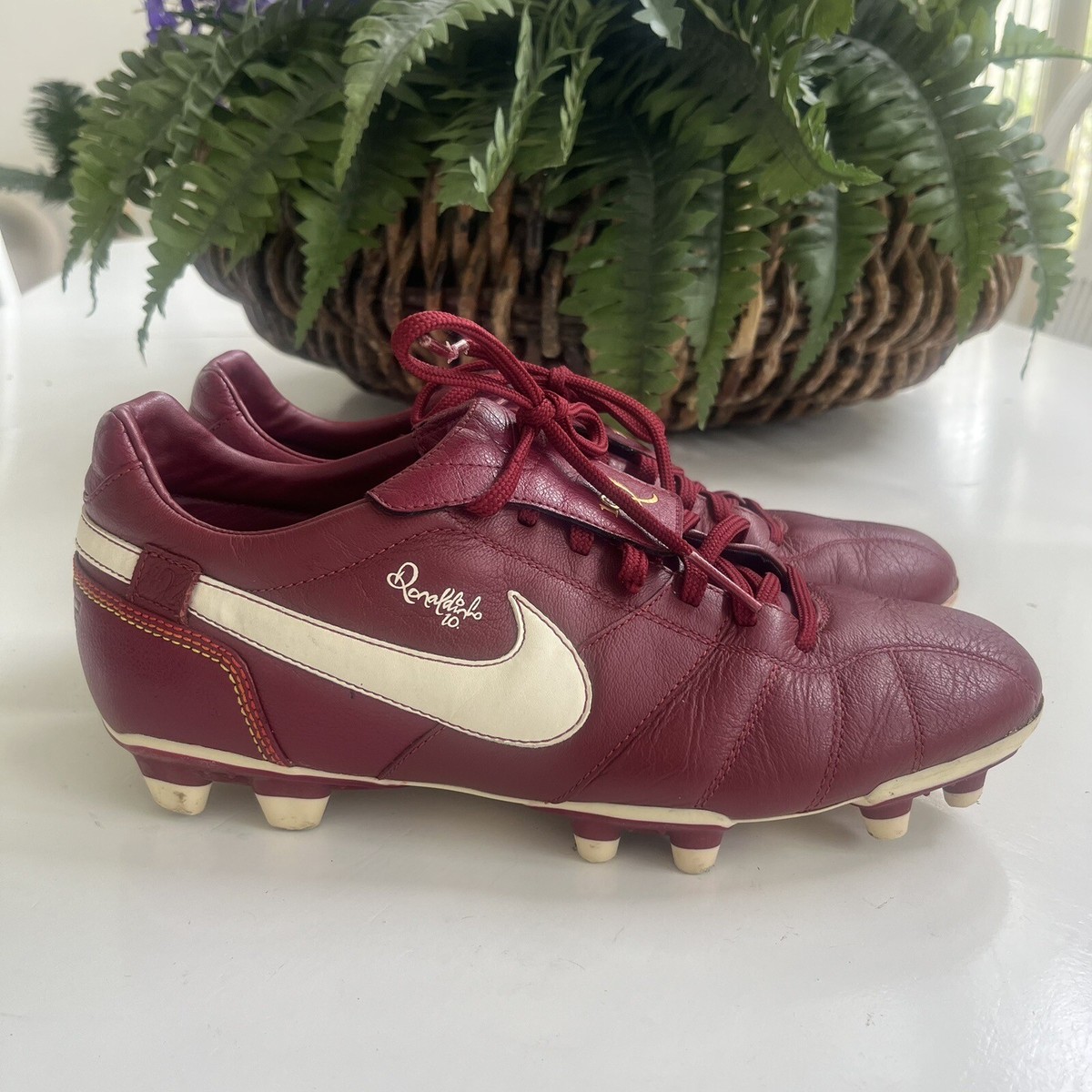 NIKE TIEMPO RONALDINHO R10 FG US10.5 EUR44.5 CLEATS 315286