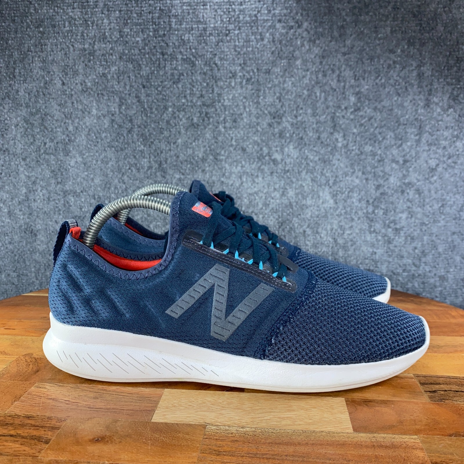 SAOLA Scarpe da corsa New Balance Fuelcore Coast v4 da uomo 7 5 blu bianco atletico