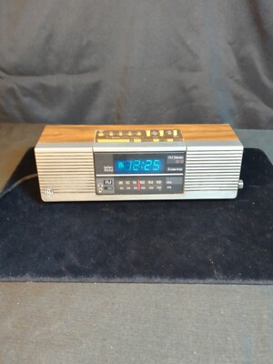 Vintage GE Clock Radio AM FM Model No 7-4945a Battery Back-up Dual Alarm