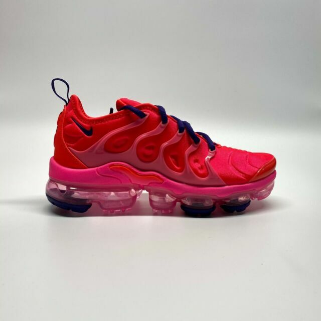 neon pink vapormax