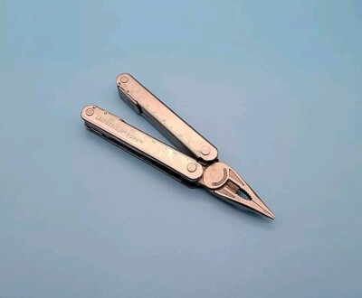 Leatherman Core Multi-Tool Dated 2006 - Pliers, Knife - Silver * RETIRED *