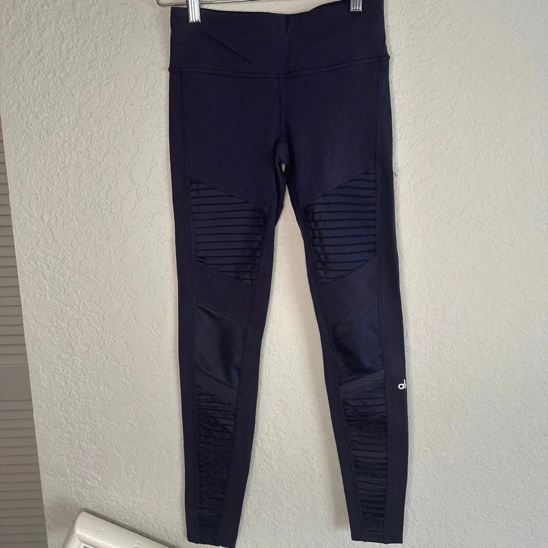 alo-yoga moto mesh panels pilates relaxation loungewear leggings