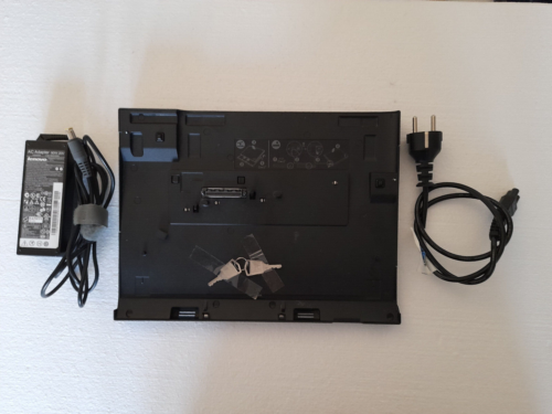 Stacja dokująca Lenovo ThinkPad Ultrabase Series 3 z DVD±RW + klucz - Zdjęcie 1 z 3