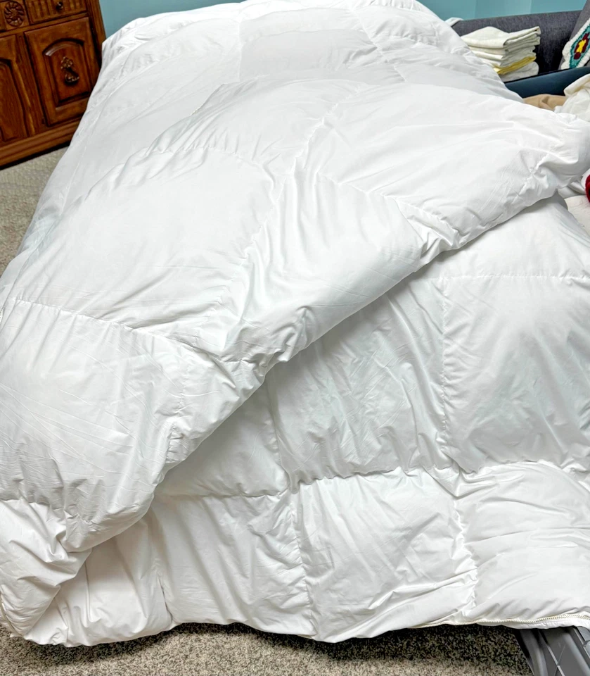LIGHTWEIGHT EGYPTIAN COTTON LUXE DOWN COMFORTER PREMIER KING SIZE 98" X 120" - Image 3 of 4
