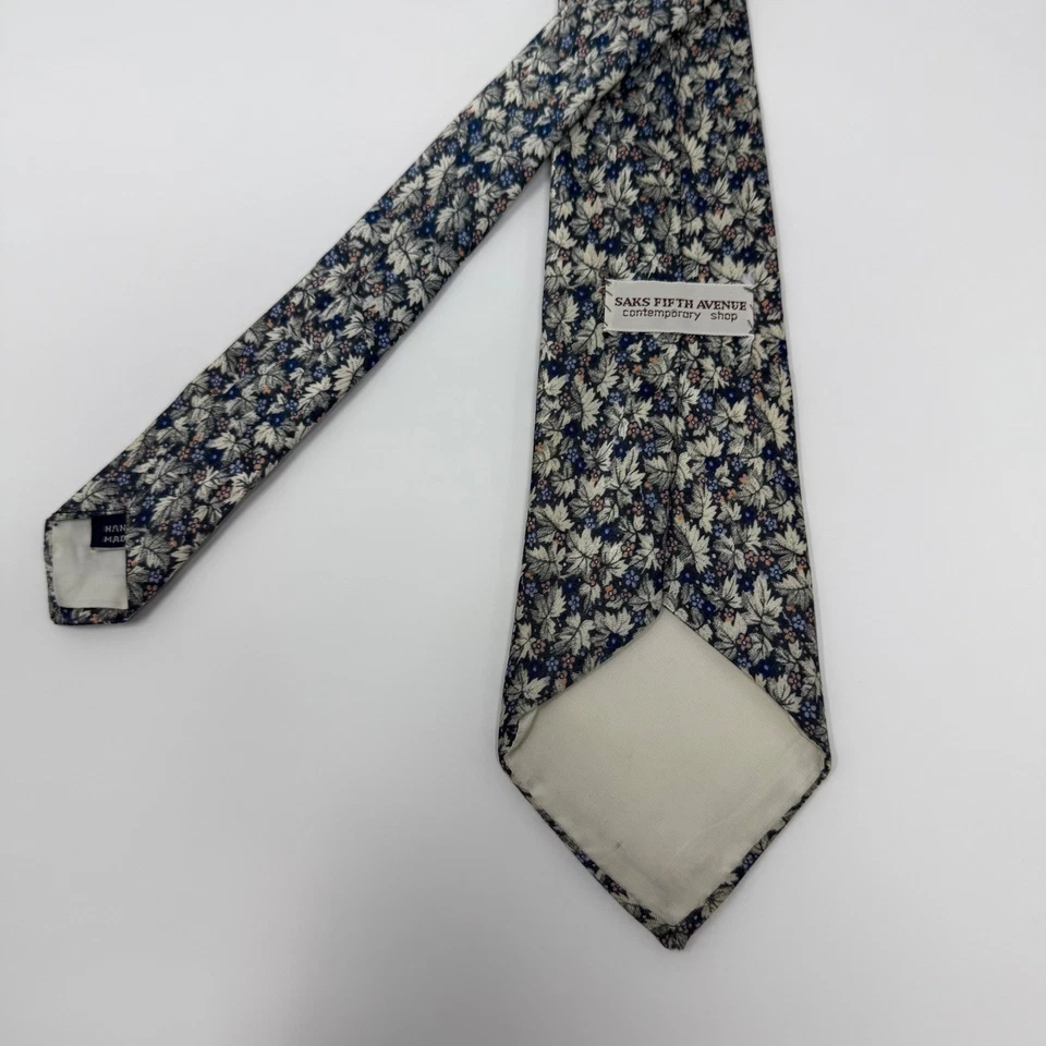 Corbata Saks Fifth Avenue estampado de hojas florales seda Dicelon clásica para hombre Foto 3 de 4