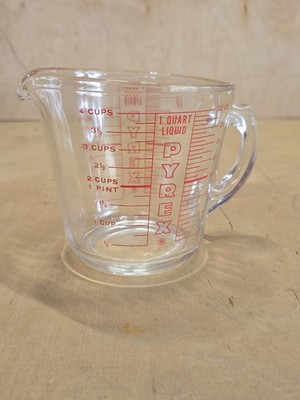VTG Pyrex 532 Measuring Cup 1 Quart 4 Cup 32 oz Red Letter D-Handle Metric USA