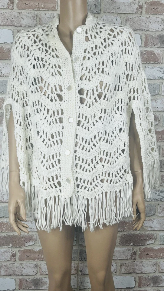 VTG Women’s Crochet Poncho One Size White Button Up Fringe Boho 60’s - Image 3 of 4