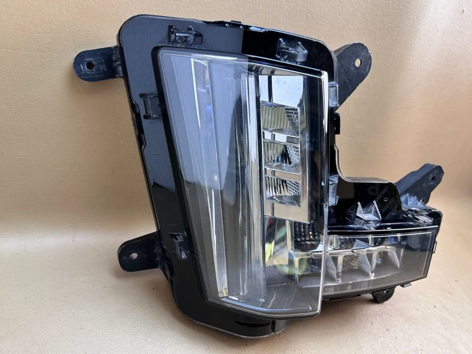 2015-2020 CADILLAC ESCALADE RIGHT PASSENGER RH FOG LIGHT TURN SIGNAL DRL LED OEM - Imagem 3 de 4