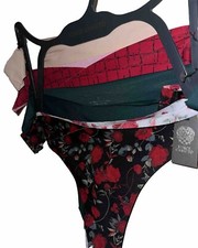 Vince Camuto Size: M    NO SHOW THONG Panties 4-Pair Nylon / Spandex