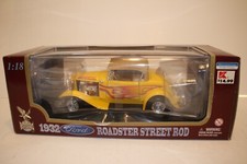 Road Legends 1932 Ford Roadster Street Rod, Yellow 1/18 Scale Diecast Boxed