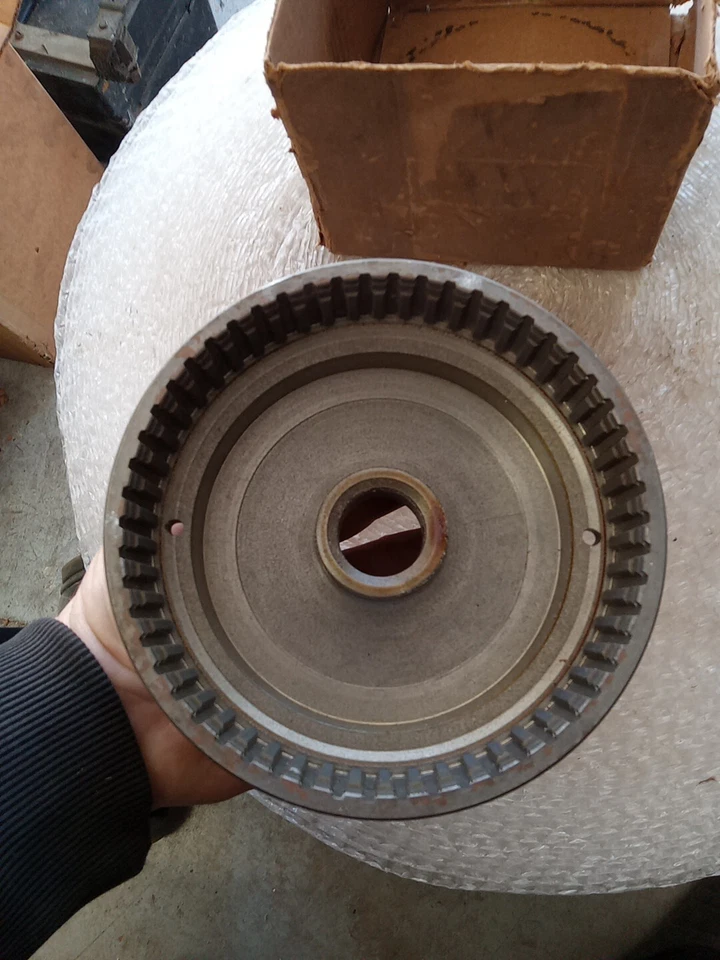 916946 (J3165600) NOS 1951-71 WILLYS JEEP A/T CUBIERTA EMBRAGUE DELANTERO Foto 3 de 4