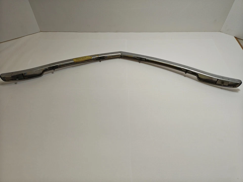 1949 道奇 Wayfarer Meadowbrook 前罩镀铬成型装饰 1240680 NOS。 — 第 4/4 张图片