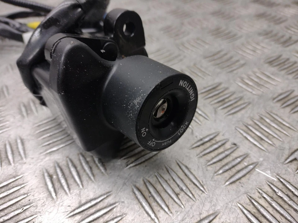 Schlosssatz Yamaha YZF R1 F R1M 21 (YZF1000D) Bj 2024 - Bild 3 von 4