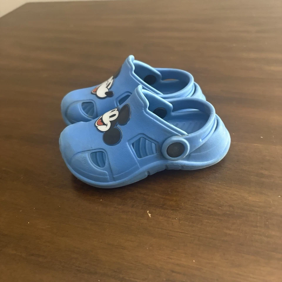Sandalias Mickey Baby para niños pequeños talla 5/6 azul cocodrilo como usadas en excelente estado SB#5 Foto 3 de 4