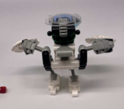 LEGO 8565 Bionicle Kohrak Set W/ Karana Mask, Canister, & Extra Fangs READ - Picture 4 of 13