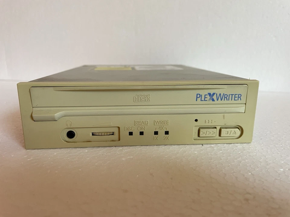 Plextor Plexwriter PX-R412Ci CD-R Drive, Bonus Mitsumi Floppy Dr., made in Japan - Image 2 of 4