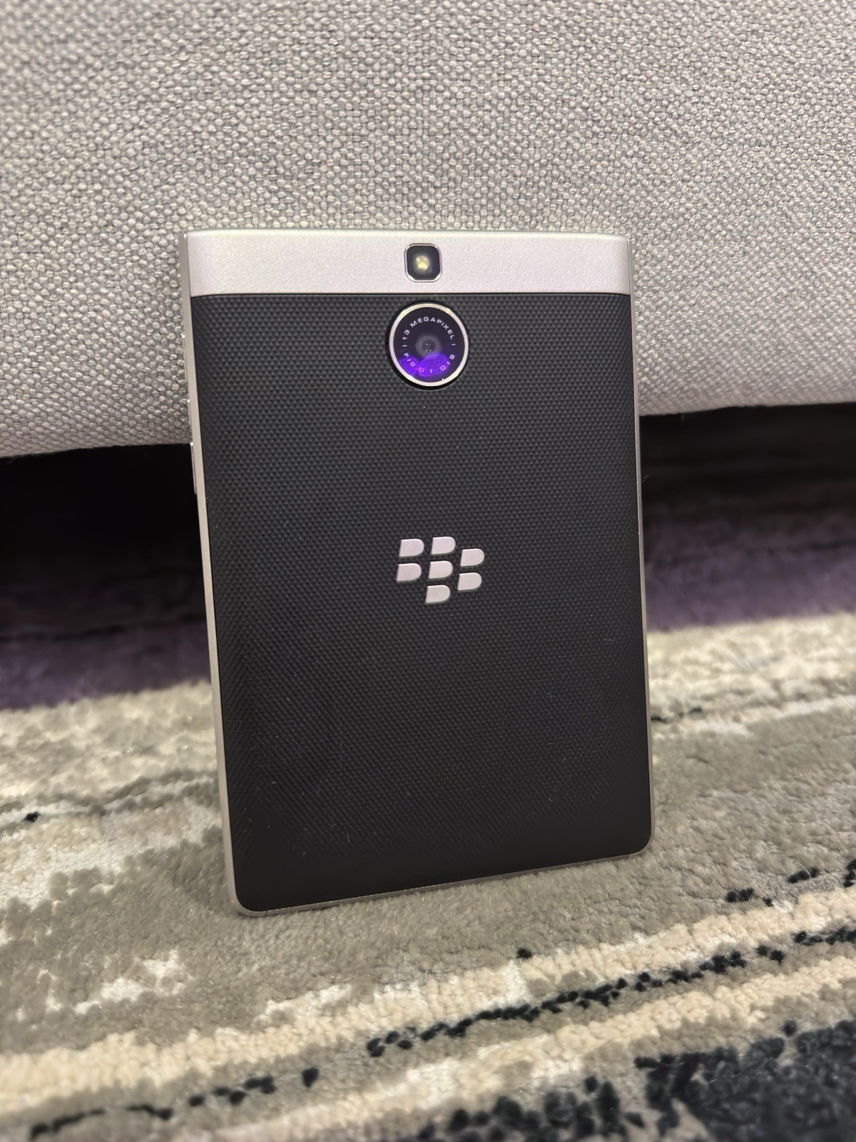 BlackBerry Passport - 32 GB - Silver (Unlocked) [FREE SHIPPING]