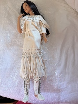 Indianer Puppe ca. 16 Zoll mit Ständer sehr hübsch