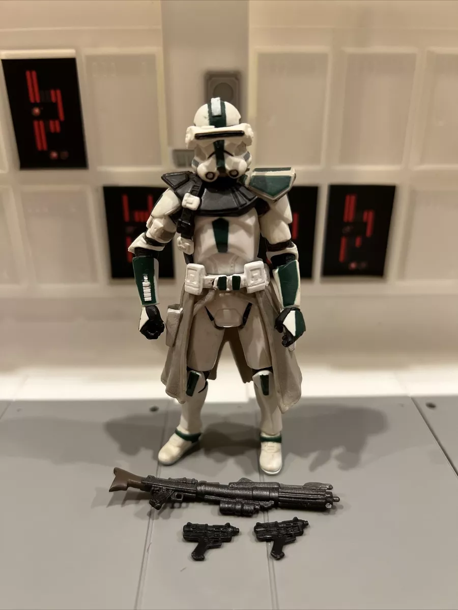 Hasbro Star Wars ROTS Clone Commander In Battle Gear Action Figure GREEN