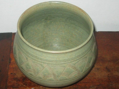 celadon incised chevrons design studio pottery bowl c1950s60s - Picture 3 of 5