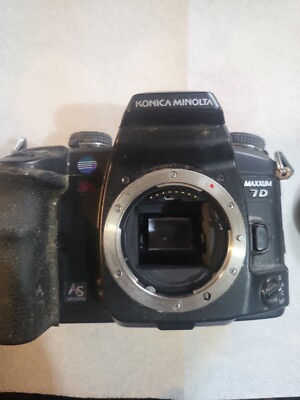 Konica Minolta Maxxum 7D BODY ONLY  No Battery Parts ONLY has crack on Bottom 