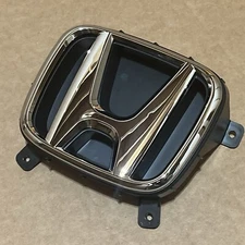 NEW for 2016 2017 2018 HONDA PILOT Front Bumper Grille Emblem & Base (no radar)