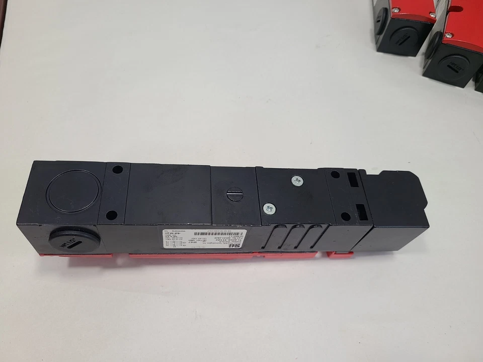 Interruptor de bloqueo de seguridad STI con bloqueo de puerta protector TL4024-31102 (44535-2420), NOS Foto 4 de 4