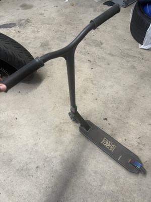 Blunt Envy KOS KICK Stunt Scooter schwarz Metall Griptape