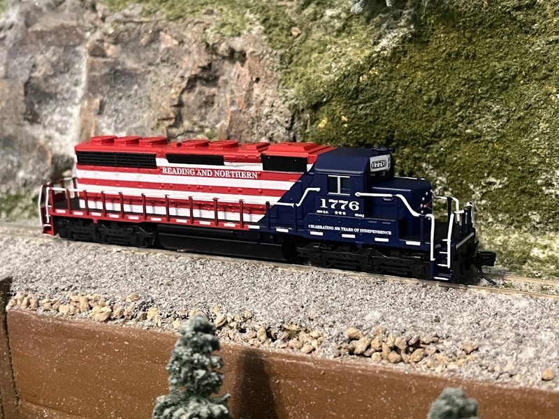 N Scale NVT/Kato SD40-2 Reading Blue Mountain and Northern DCC Equipped