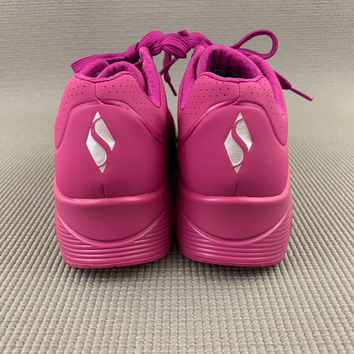 SKECHERS Women's UNO Stand On Air Sneakers Shoes Magenta 73690