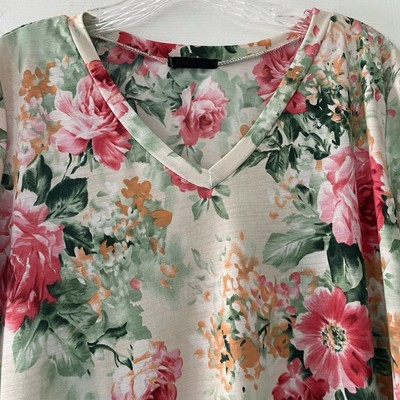Heimish USA Womens Size Medium Pink Floral Stretchy Shirt V-neck Top Rounded Hem