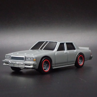 1987 87 CHEVY CHEVROLET CAPRICE 4 FOUR DOOR 1/64 SCALE DIORAMA