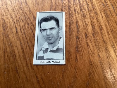 D C THOMSON - WIZARD - No 42 DUNCAN McKAY - FOOTBALL STARS OF 1959 . In sehr gutem Zustand