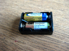 Seltener kleiner Batteriehalter f&uuml;r 2 Zellen Lady LR1 (1,5V) oder 23A (12 V).