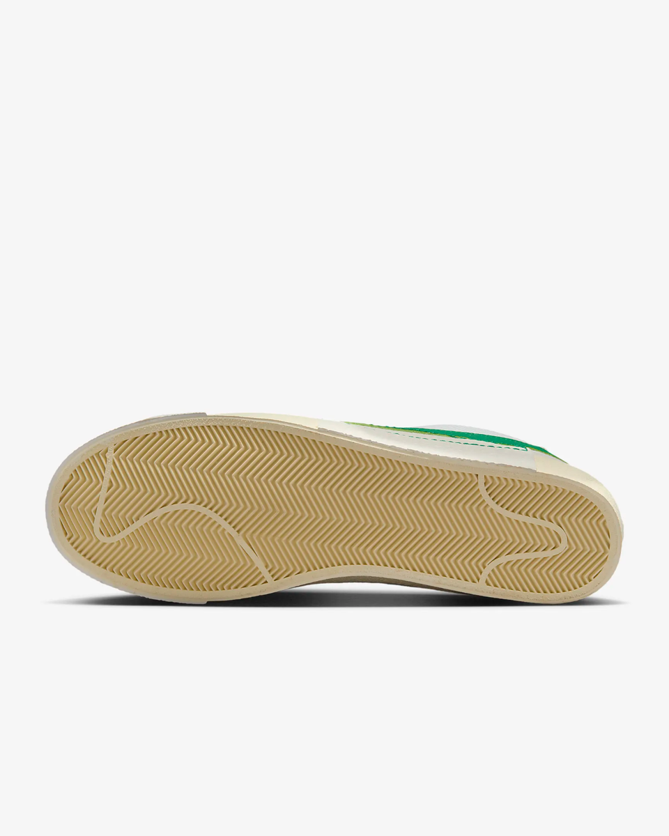 Size 10 - Nike Blazer Low Pro Club - Summit White/Malachite  display picture 1