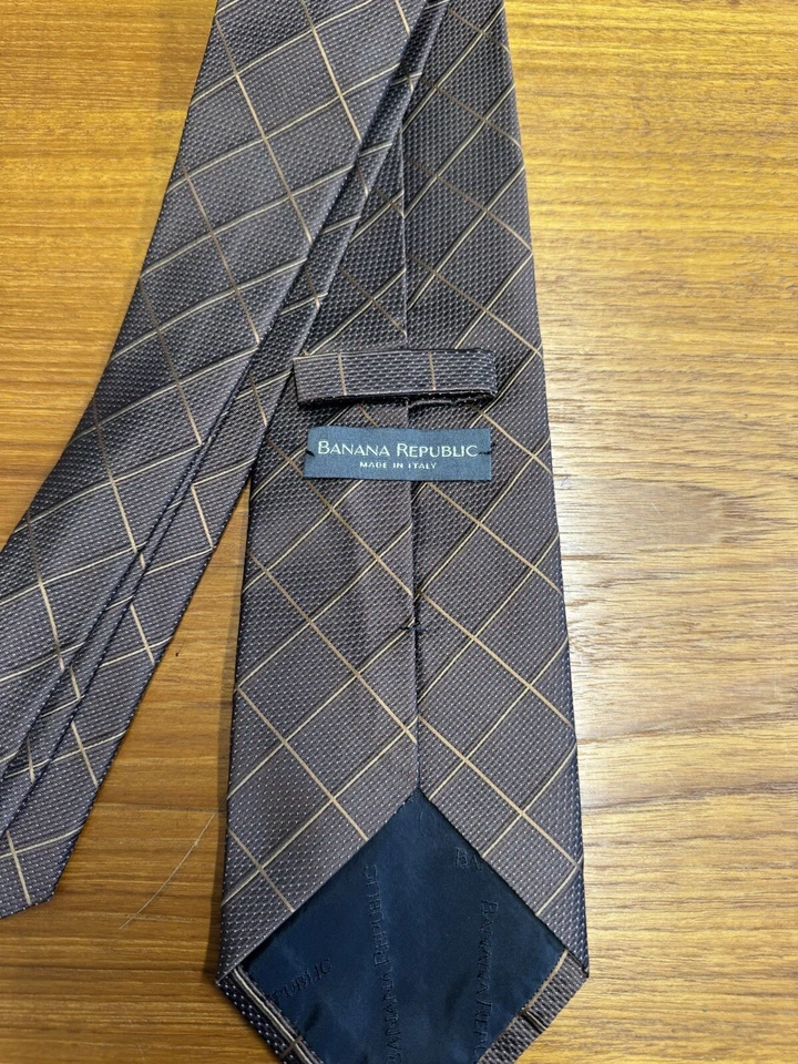 Banana Republic Silk Tie. Brown Geometric. 55” x 3.825” - Image 4 of 4